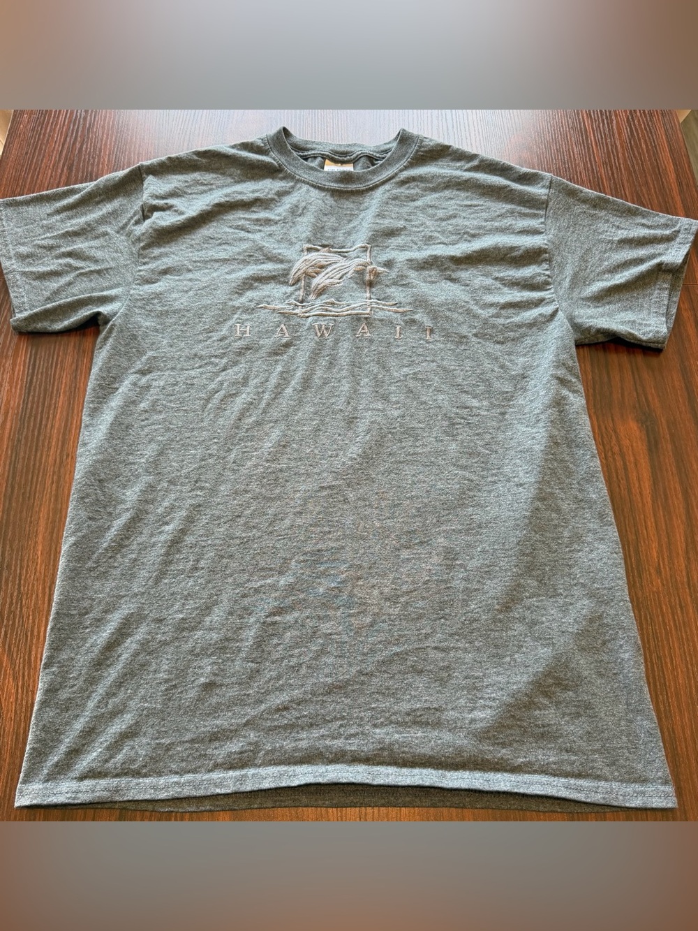 Gildan Ultra Cotton Mens Grey Hawaii T Shirt Embroidered Dolphins Size M